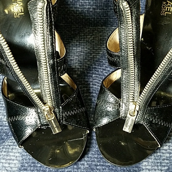 MICHAEL KORS Gold & Black Heels - Picture 3 of 7